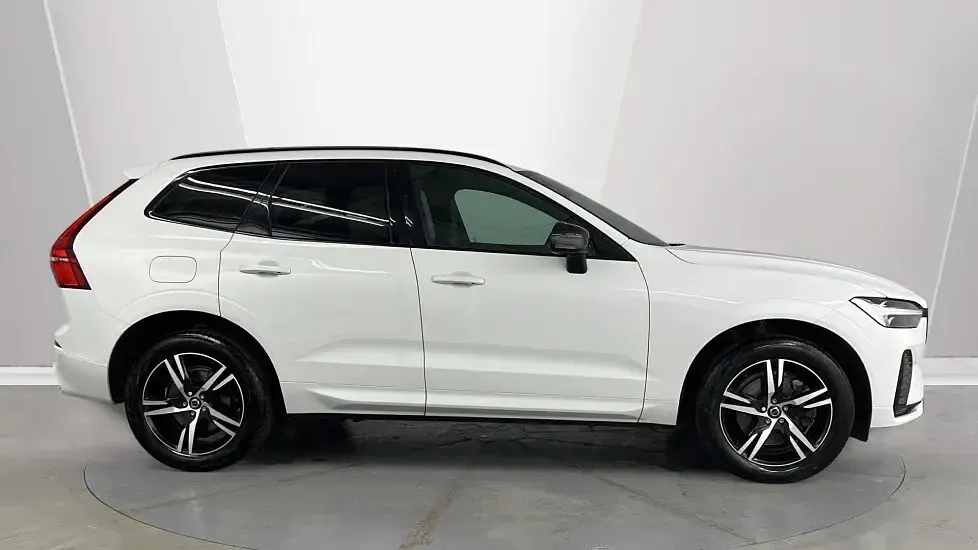 Used Volvo XC60 R-Design 194 HP (142 kW) 2022 White SUV