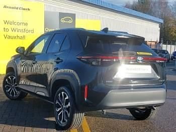 Used Toyota Yaris Hybrid Design 116 HP (85 kW) 2022 Black Estate