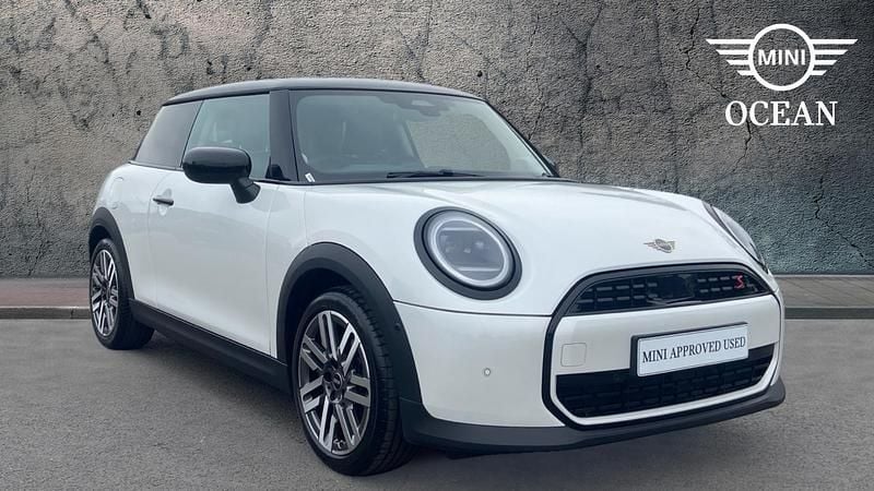 White Used 2024 Mini Cooper S Hatch Hatchback | £26,450 (Fair price) - Image 1/4