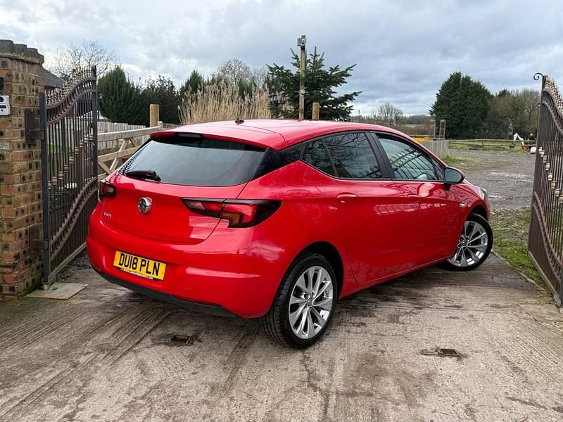 Second-hand Vauxhall Astra Design Edition 2018 Roșu Hatchback
