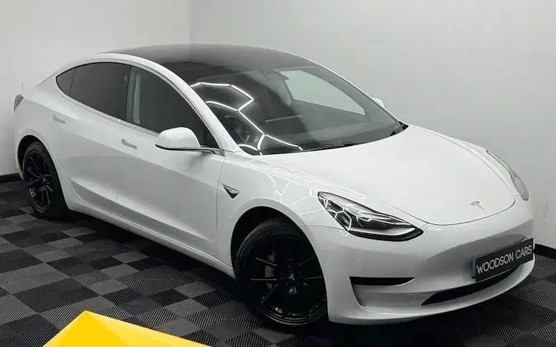 Używany Tesla Model 3 Standard Range 180 kW (245 KM) 2021 Sedan/Limuzyna