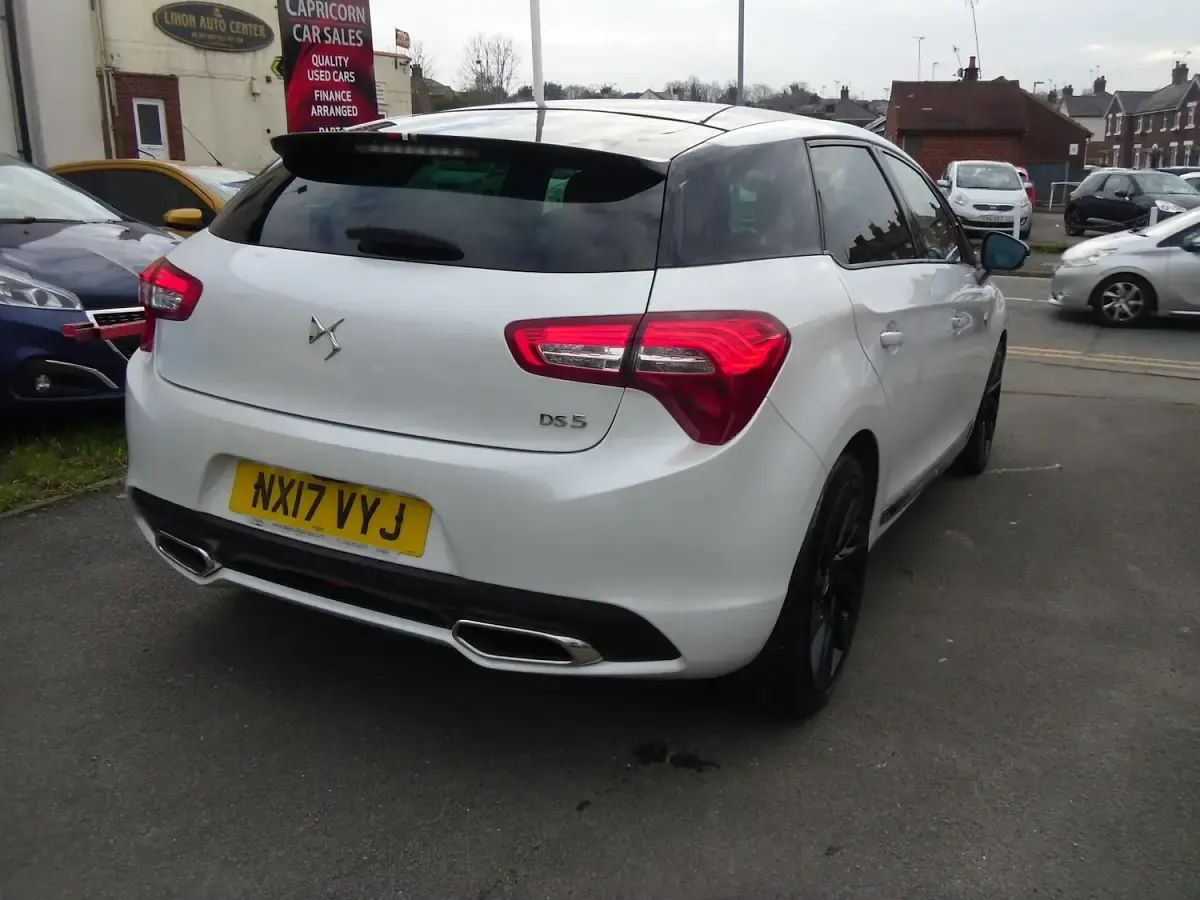 Used DS Automobiles DS5 Performance 150 HP (110 kW) 2017 White Hatchback
