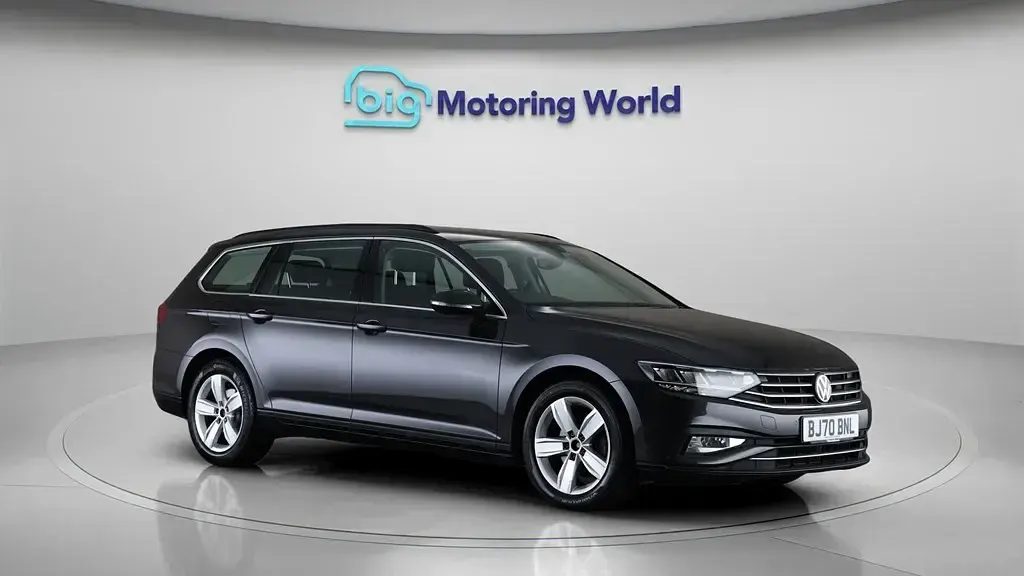 Usado VW Passat SE 150 HP (110 kW) 2020 Cinzento Carrinha
