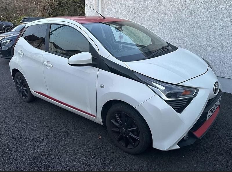 Used Toyota Aygo x-press 2018 White Hatchback