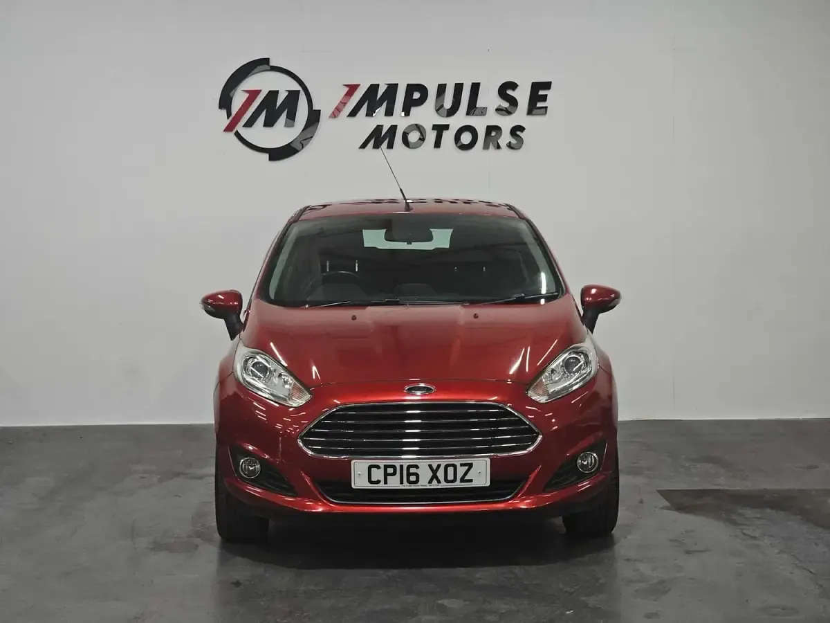 Used Ford Fiesta Zetec 82 HP (60 kW) 2016 Red Hatchback