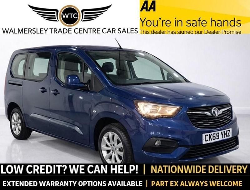 Used Vauxhall Combo S 100 HP (73 kW) 2019 Blue MPV