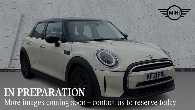 White Used 2021 Mini Cooper Classic Hatchback | £14,827 (Fair price) - Image 1/4