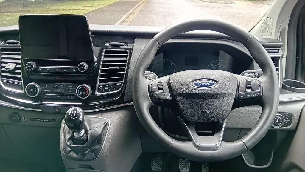 Used Ford Tourneo Custom Titanium 130 HP (95 kW) 2023 Silver Van