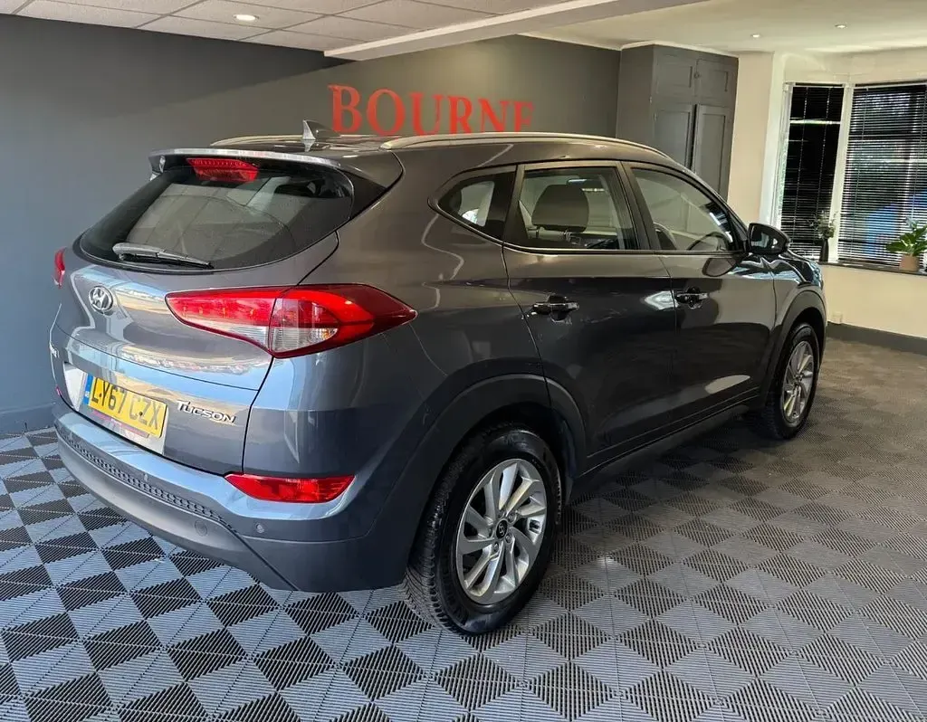 Used Hyundai Tucson SE 177 HP (130 kW) 2017 Grey SUV