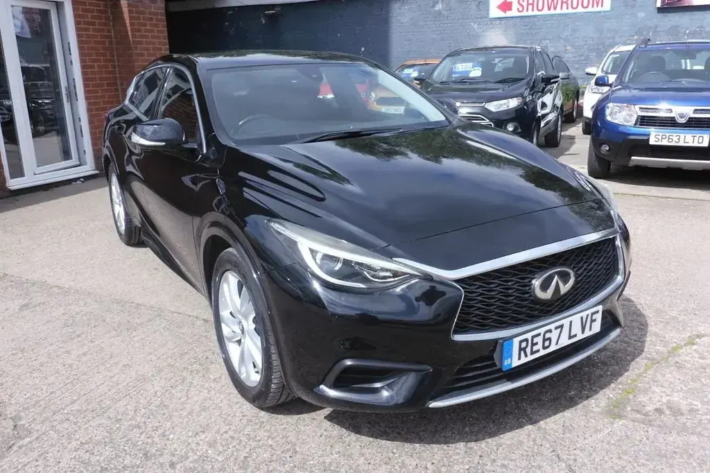 Used Infiniti Q30 109 HP (80 kW) 2017 Black Hatchback