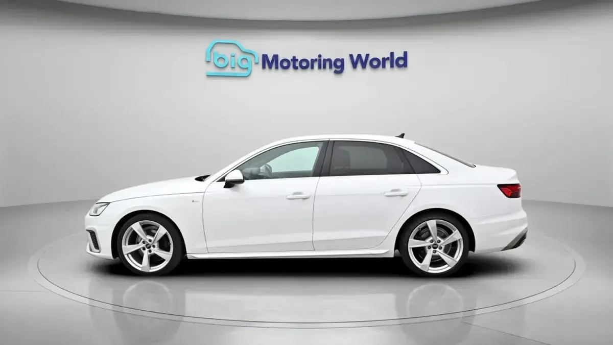 Usado Audi A4 S-Line 148 HP (108 kW) 2023 Branco Sedan