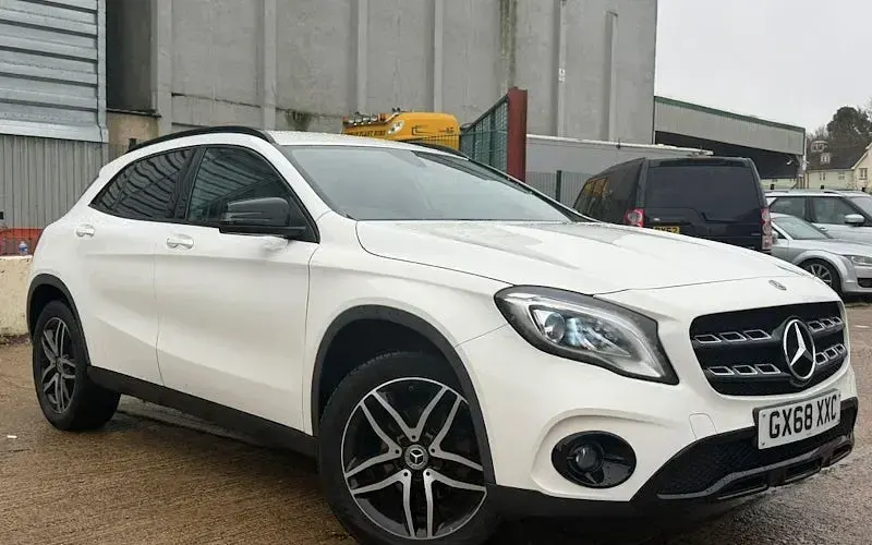 Usado Mercedes GLA180 Urban 122 HP (89 kW) 2020 SUV