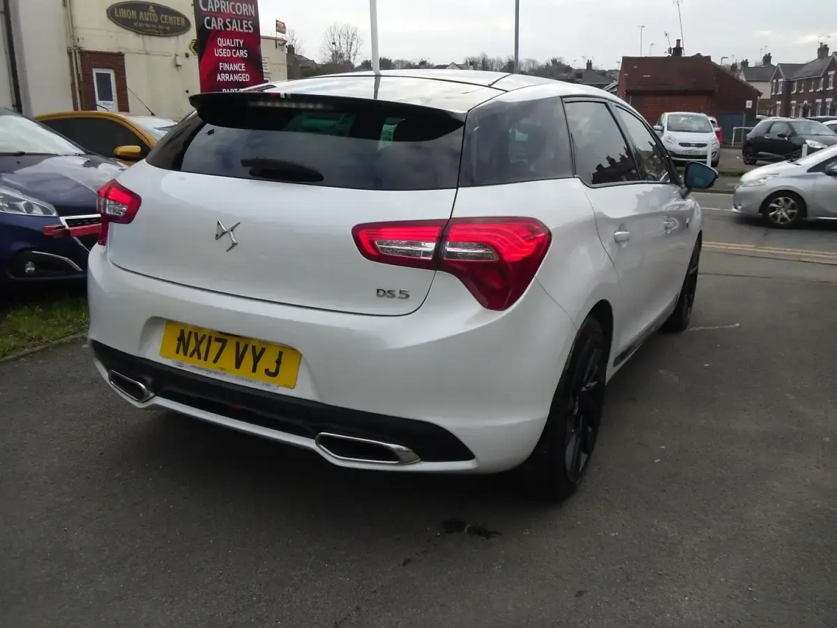 Used DS Automobiles DS5 Performance 150 HP (110 kW) 2017 White Hatchback