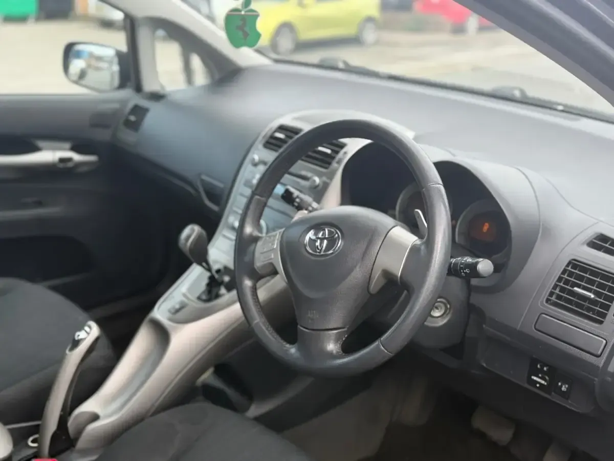 Usado Toyota Auris 124 HP (91 kW) 2008 Cinzento Citadino