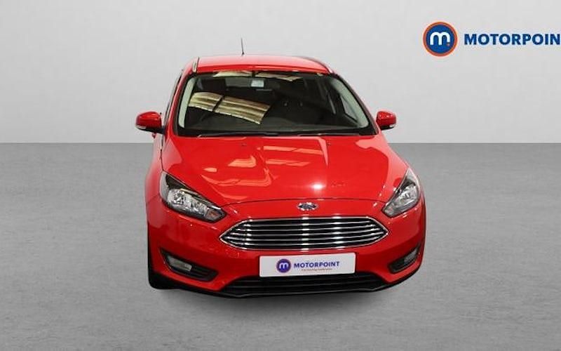 Used Ford Focus Zetec 125 HP (91 kW) 2017 Red Estate