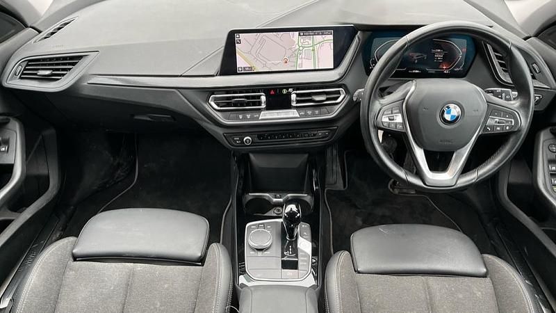 Used BMW 118 Sport Line 136 HP (100 kW) 2023 White Hatchback