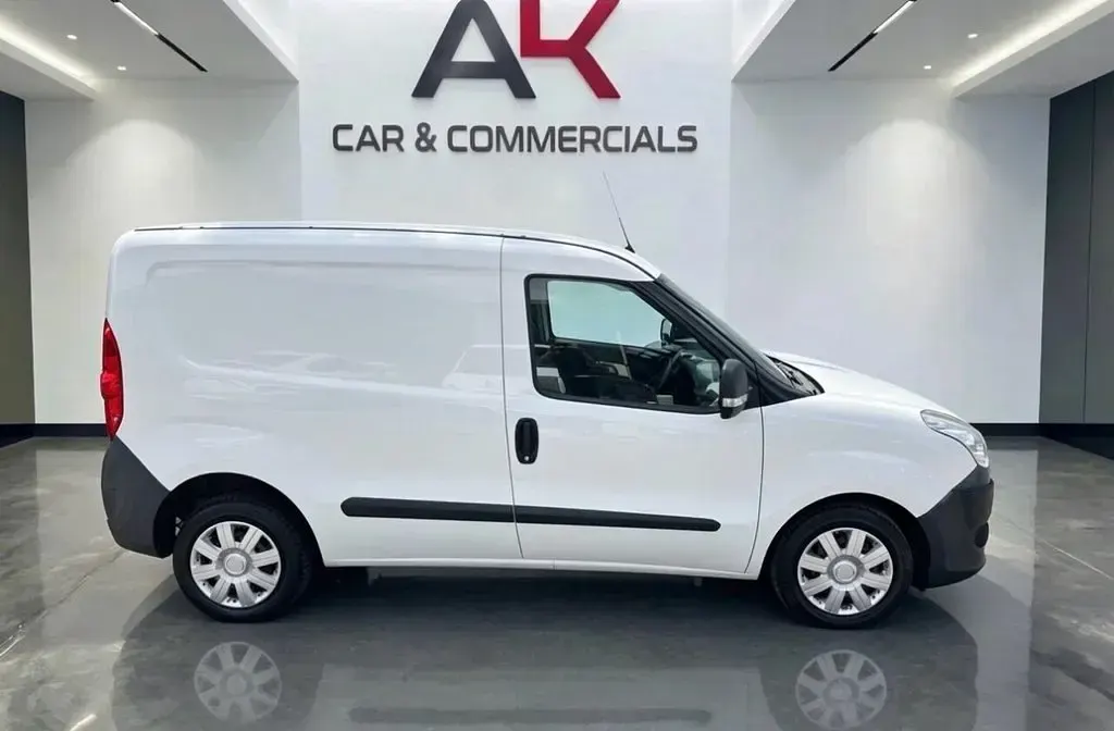 Used Fiat Doblò 90 HP (66 kW) 2010 White MPV