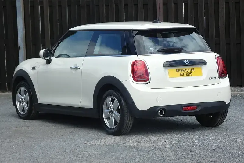 Used Mini Cooper Classic 134 HP (98 kW) 2020 White Hatchback
