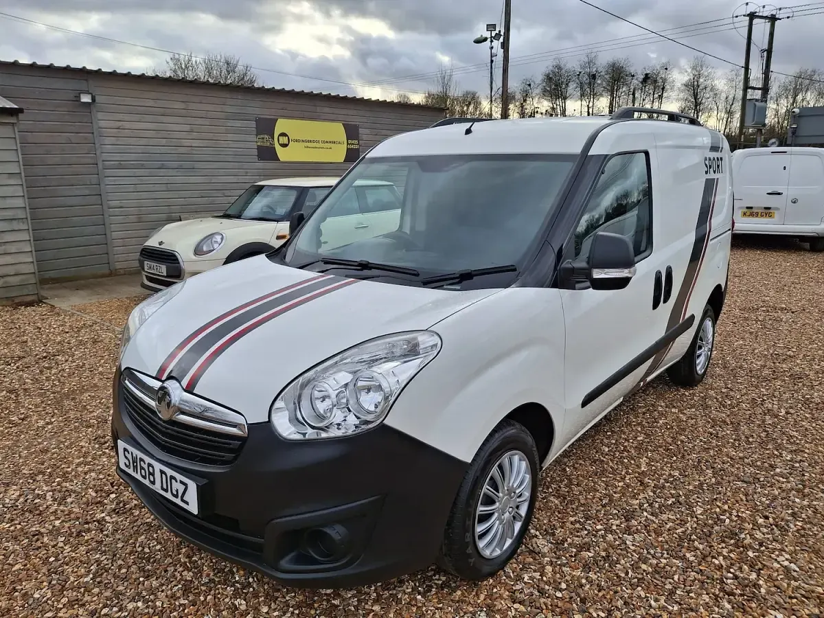 Used Vauxhall Combo 95 HP (69 kW) 2018 White MPV