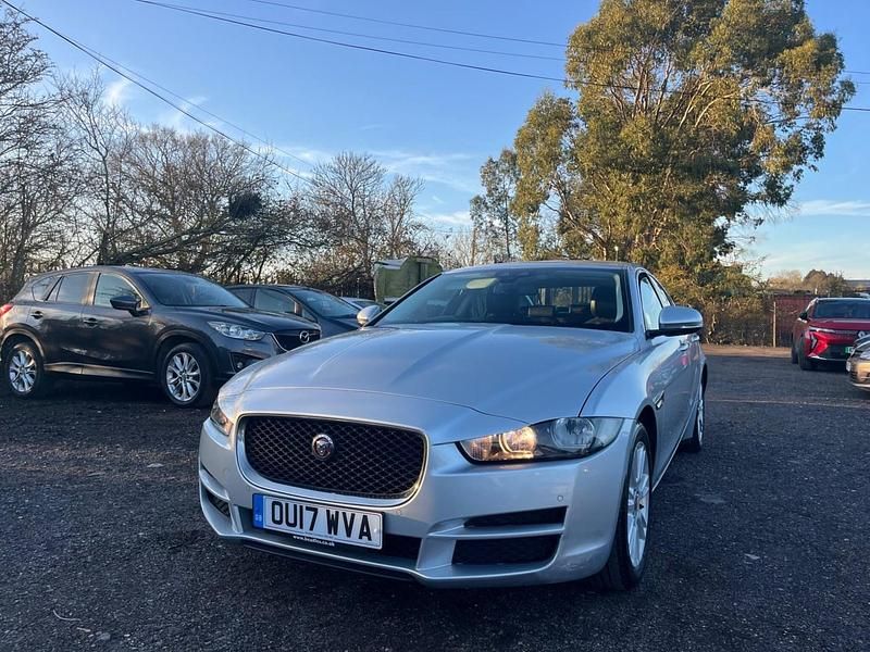 Begagnad Jaguar XE Prestige 2017 Silver Sedan