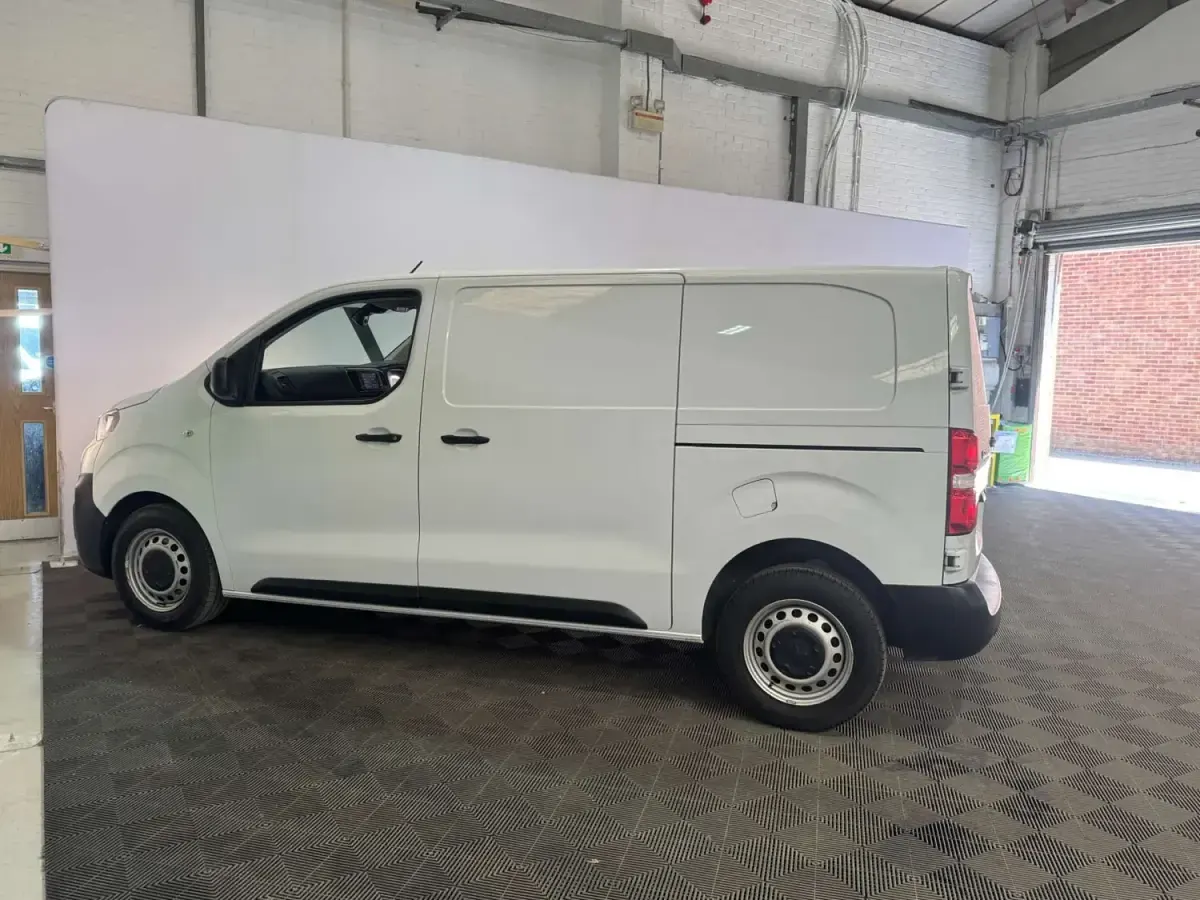 Second-hand Peugeot Expert Premium 2023 Alb Van