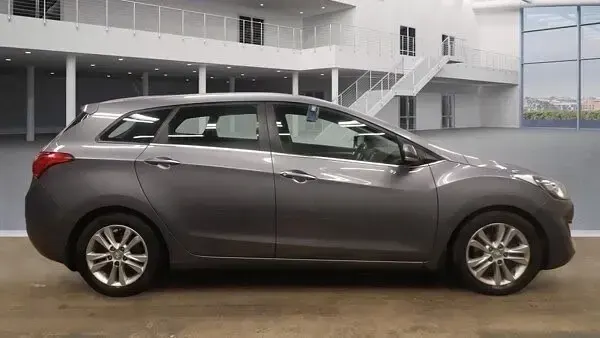 Usado Hyundai i30 Style 128 HP (94 kW) 2013 Cinzento Carrinha