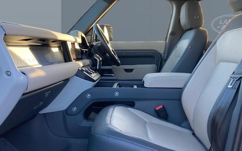 Usado Land Rover Defender SE Dynamic 249 HP (183 kW) 2025 SUV