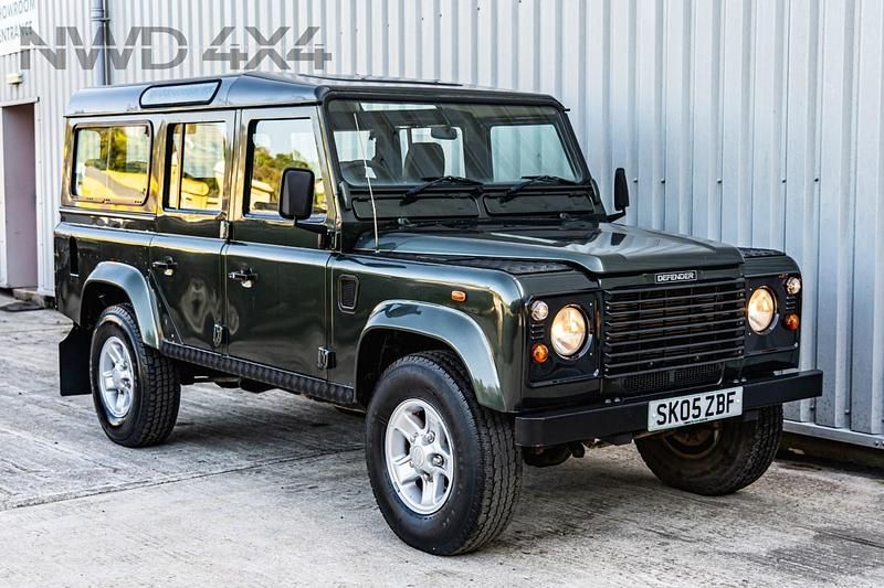 Used Land Rover Defender 120 HP (88 kW) 2005 Green Estate