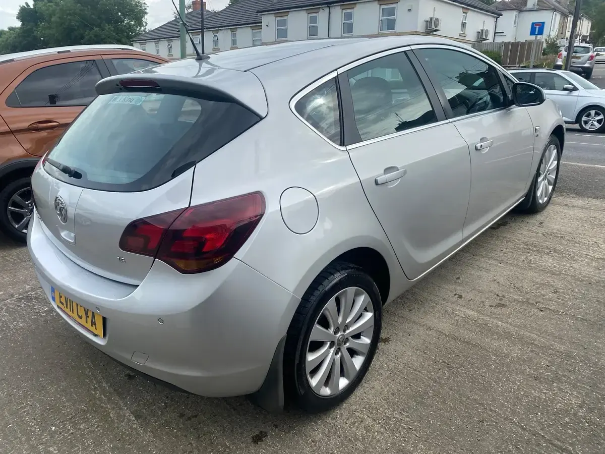 Used Vauxhall Astra Elite 115 HP (84 kW) 2011 Silver Hatchback