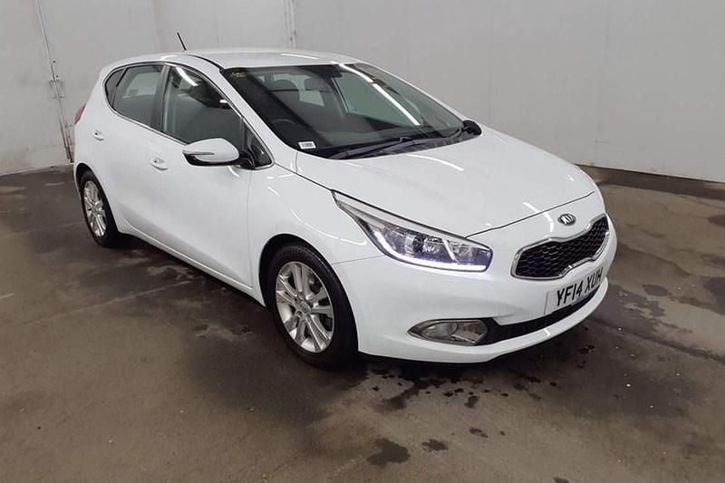 Used Kia Ceed Turbo 126 HP (92 kW) 2014 White Hatchback