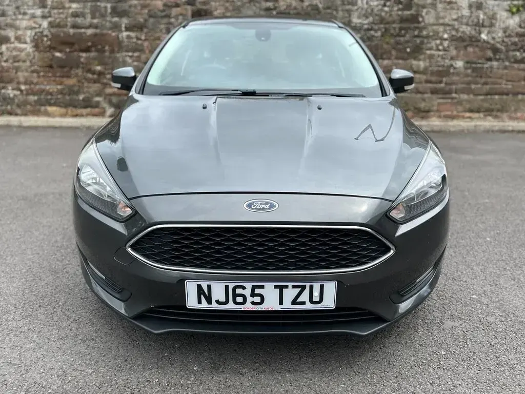 Used Ford Focus Zetec 120 HP (88 kW) 2015 Grey Hatchback