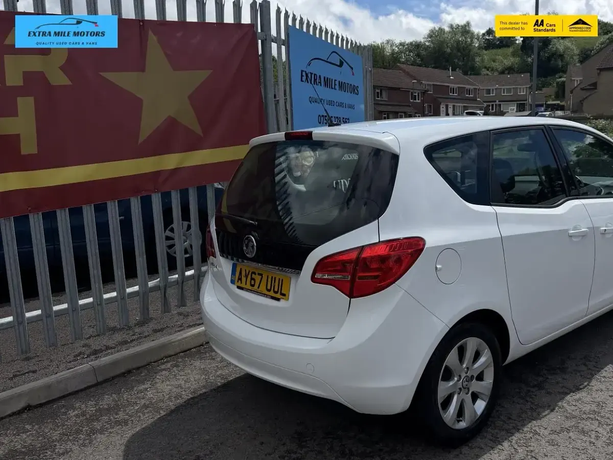 Used Vauxhall Meriva 99 HP (72 kW) 2017 White MPV