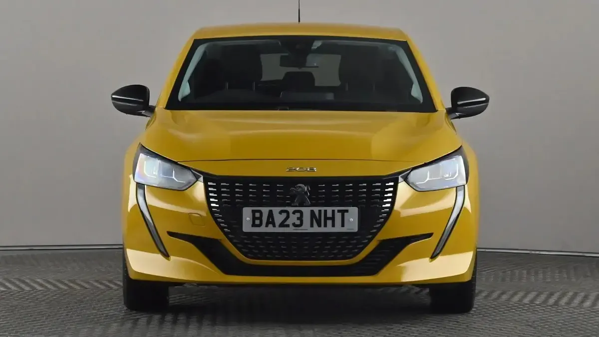 Second-hand Peugeot 208 Active+ 75 CP (55 kW) 2023 Galben Hatchback