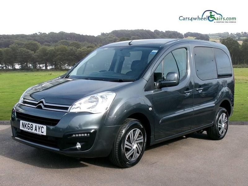 Used Citroën Berlingo Feel 100 HP (73 kW) 2019 Grey MPV
