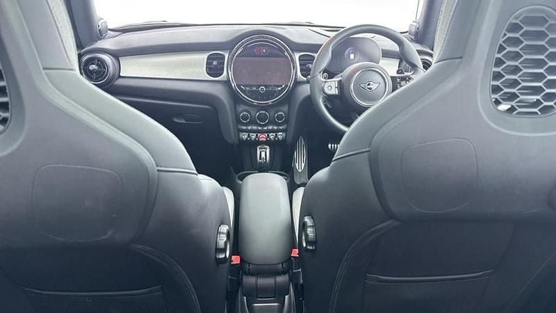 Usado Mini John Cooper Works Hatch 231 CV (169 kW) 2024 Plateado Utilitario