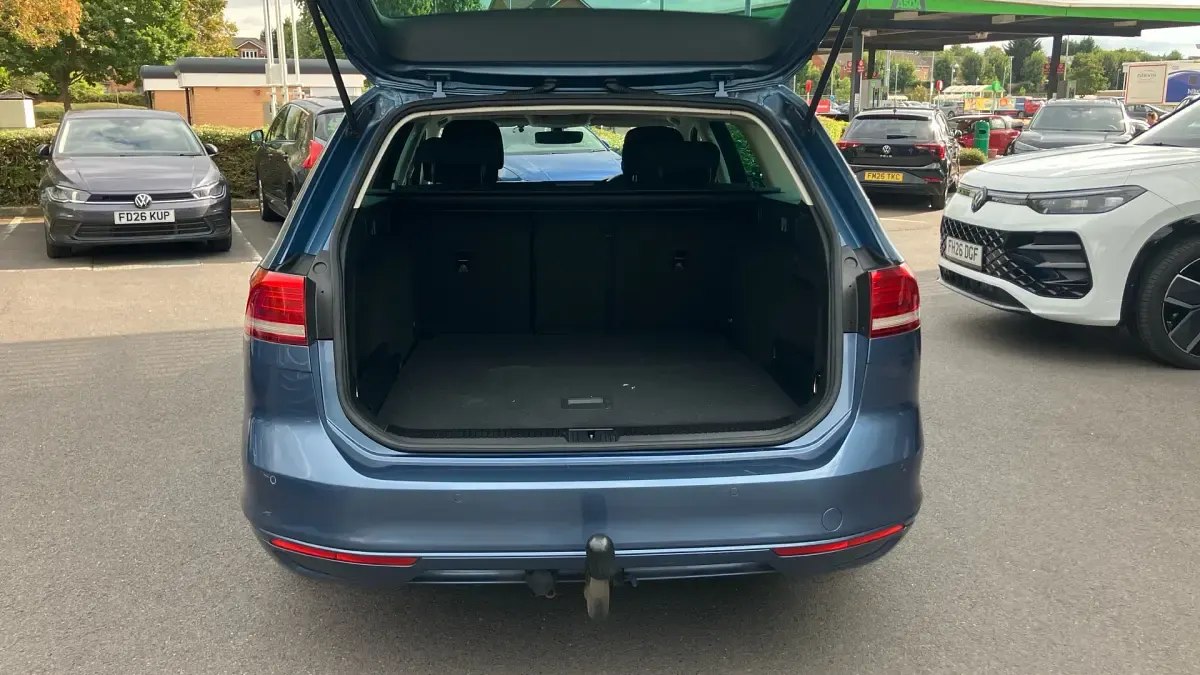 Used VW Passat Business 150 HP (110 kW) 2018 Blue Estate