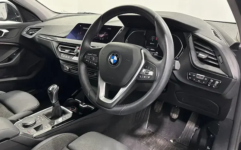 Used BMW 118 Sport Line 140 HP (102 kW) 2020 Black Hatchback