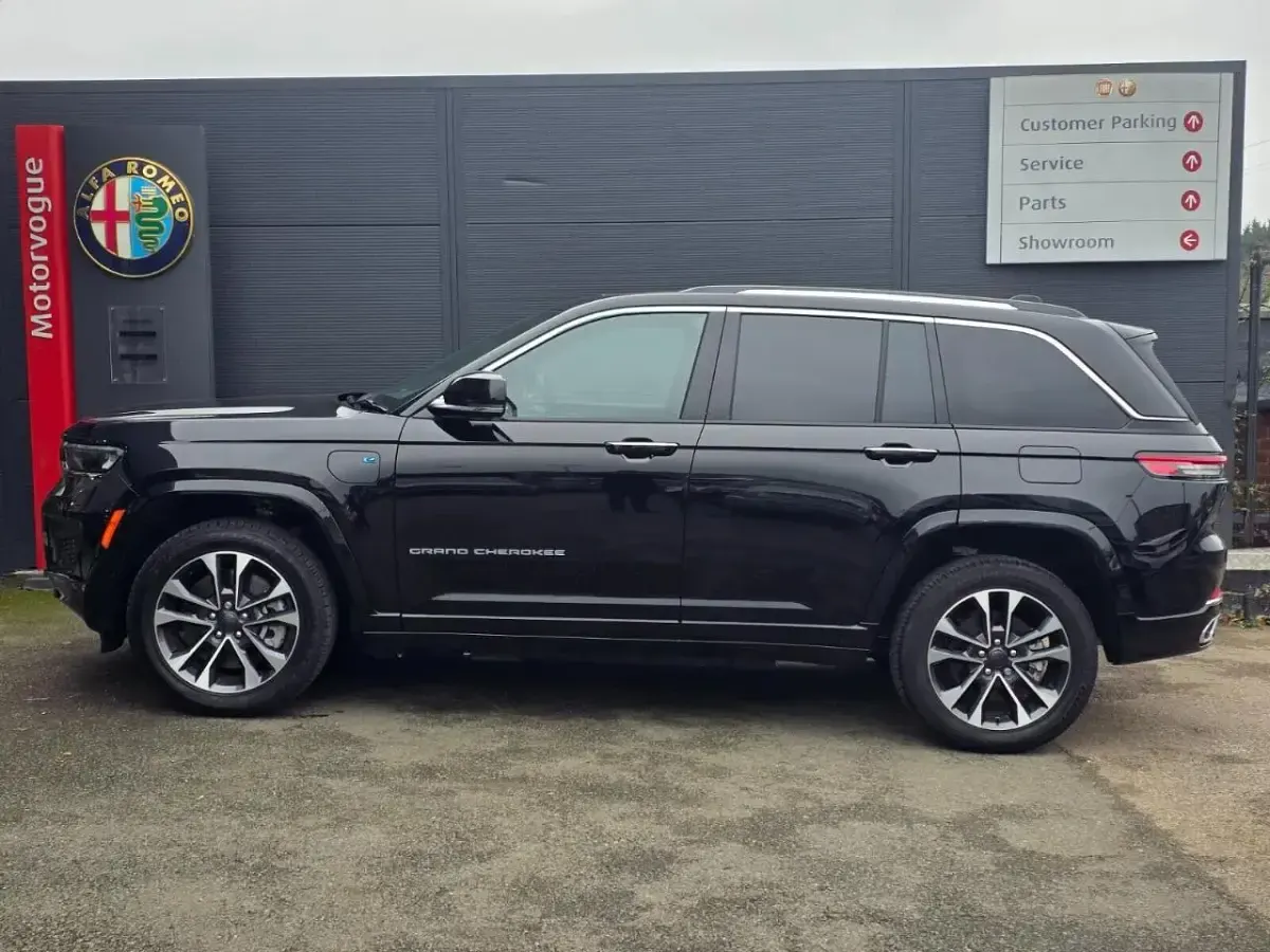 New Jeep Grand Cherokee Overland 376 HP (276 kW) 2025 Black SUV