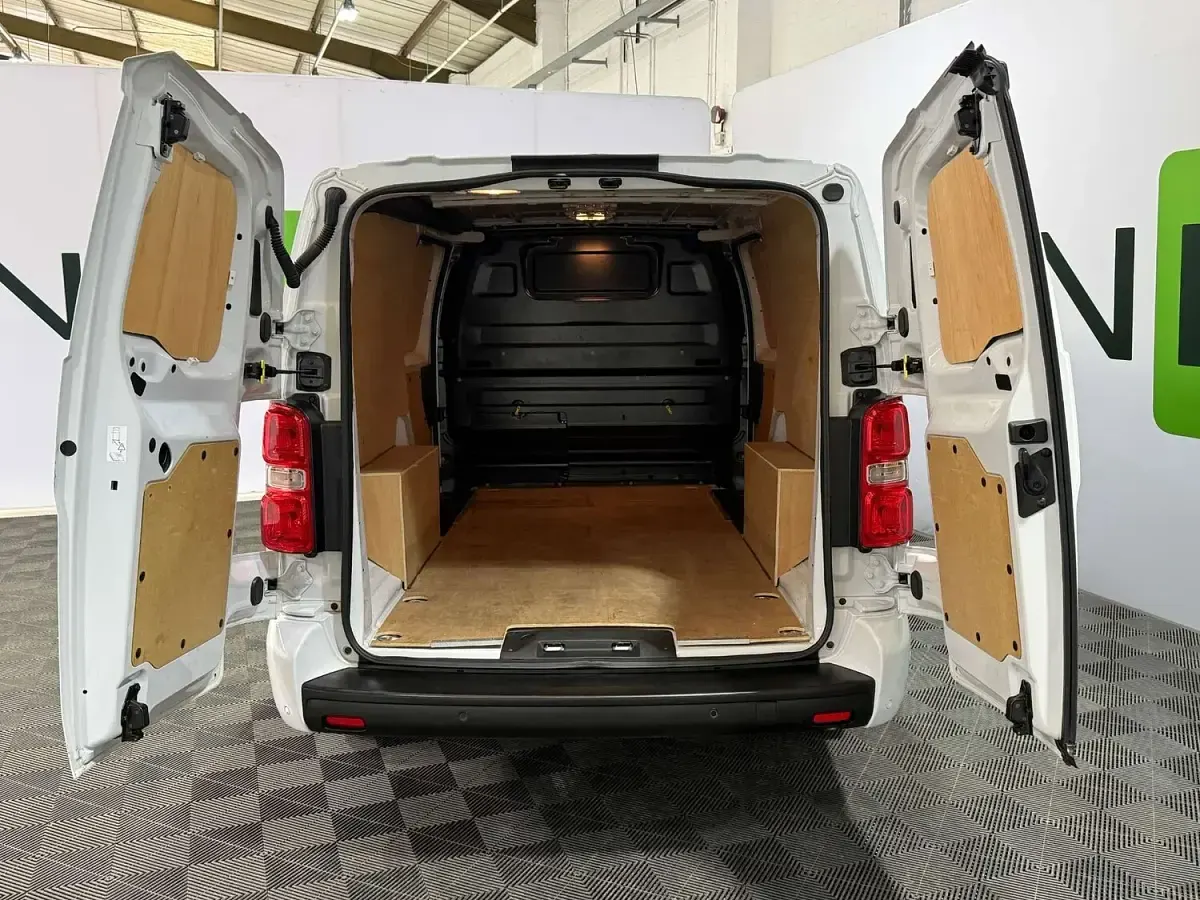 Usado Vauxhall Vivaro 2024 Branco Monovolume