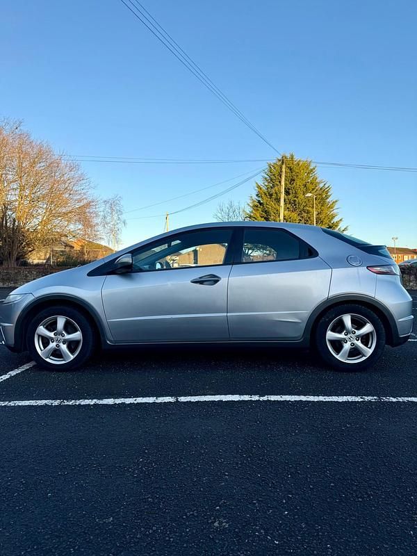 Used Honda Civic SE 2009 Silver Hatchback