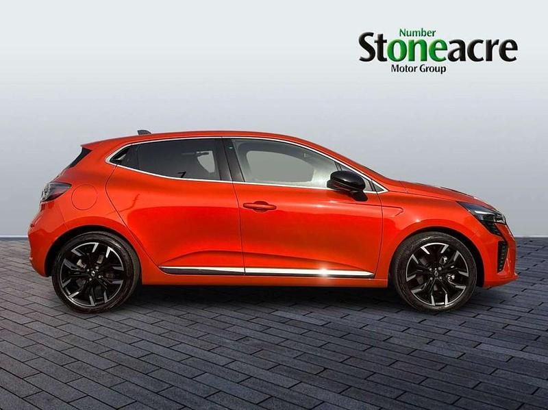 Used Renault Clio V Techno 140 HP (102 kW) 2024 Orange Hatchback