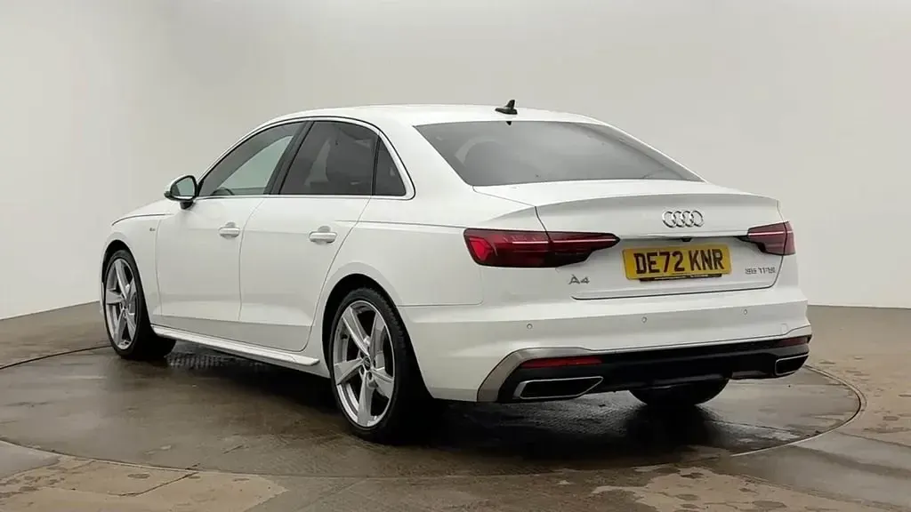 Begagnad Audi A4 S-Line 150 HK (110 kW) 2022 Vit Sedan