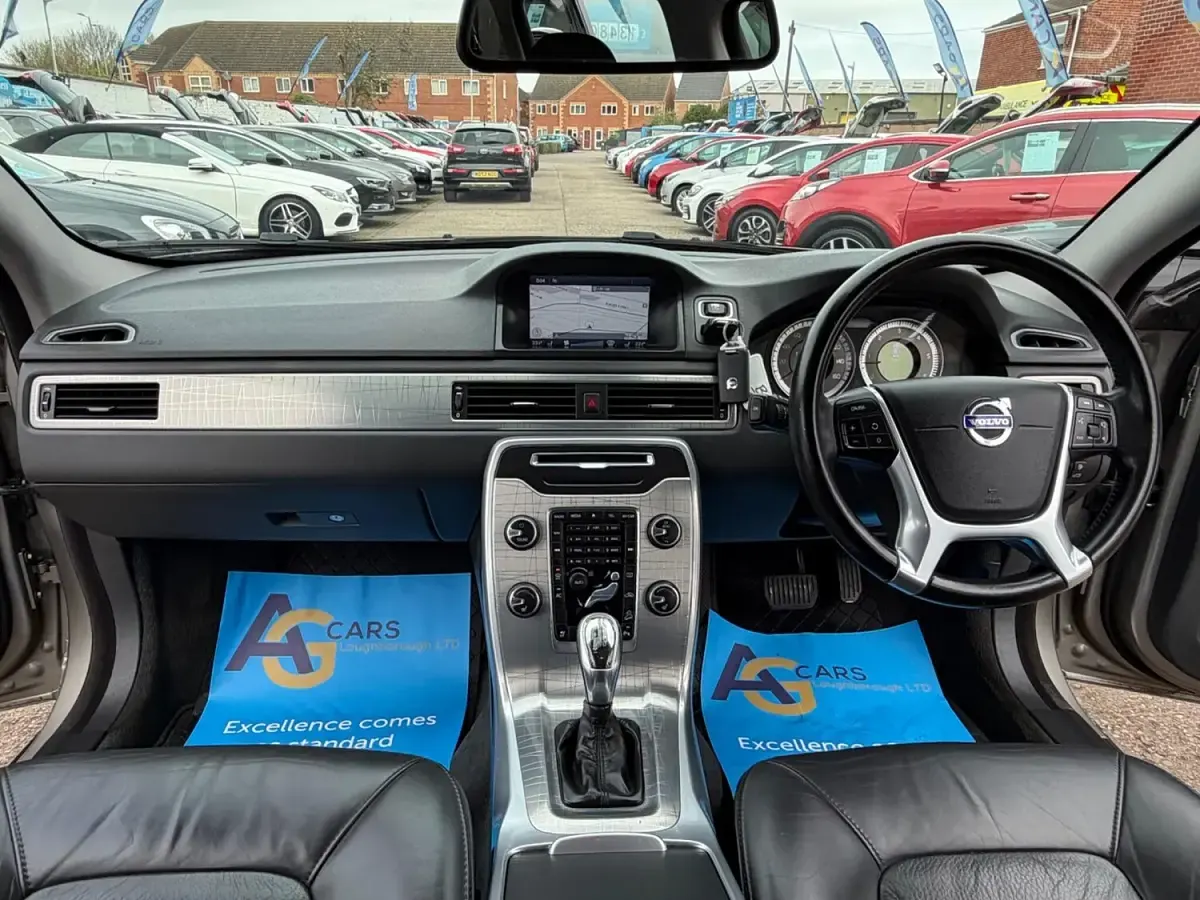 Used Volvo XC70 SE Lux 215 HP (158 kW) 2012 Gold Estate