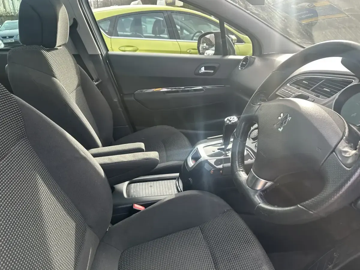 Używany Peugeot 5008 Allure 112 KM (82 kW) 2012 Srebrny Minivan