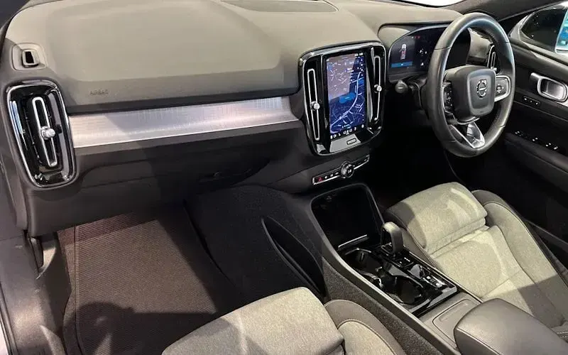 Used Volvo XC40 Plus 163 HP (119 kW) 2023 Silver SUV