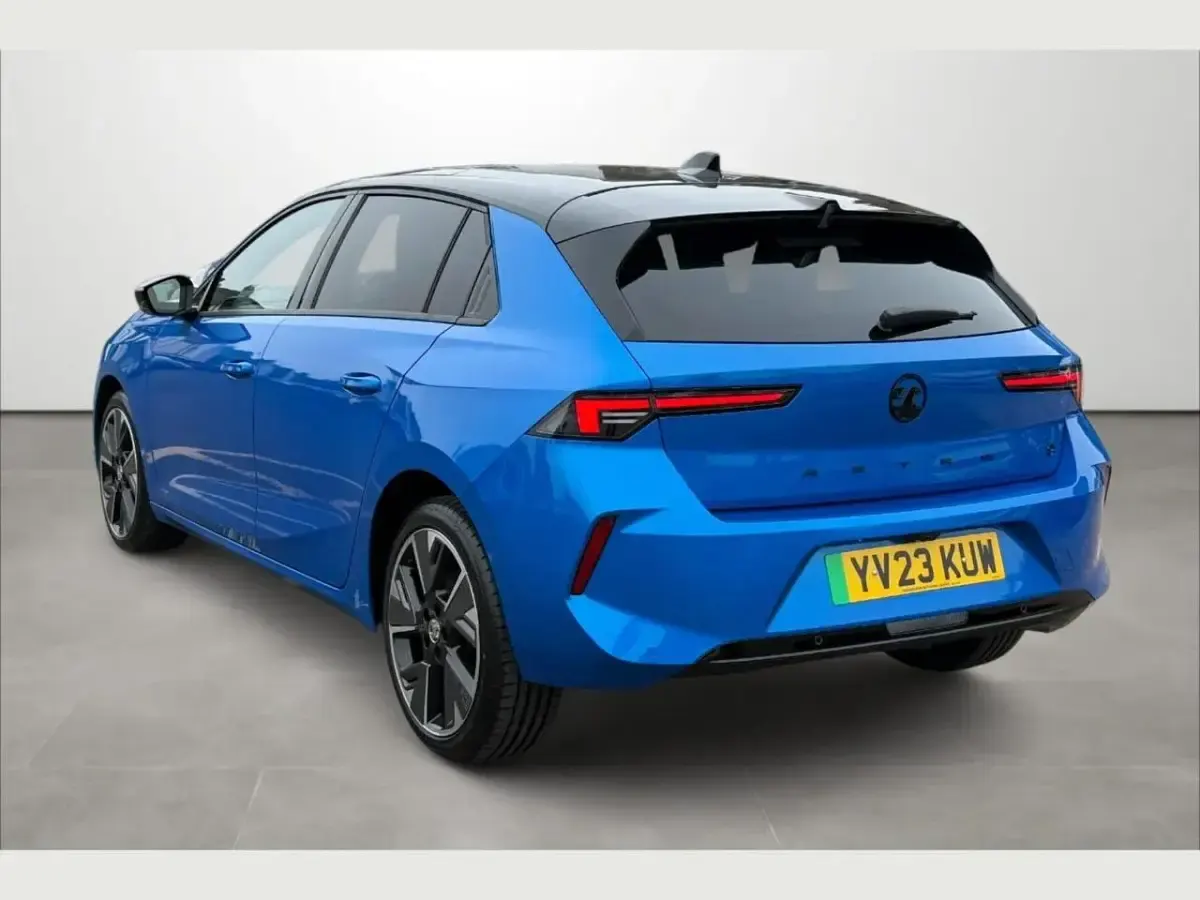 Used Vauxhall Astra Ultimate 113 kW (154 HP) 2023 Blue Hatchback
