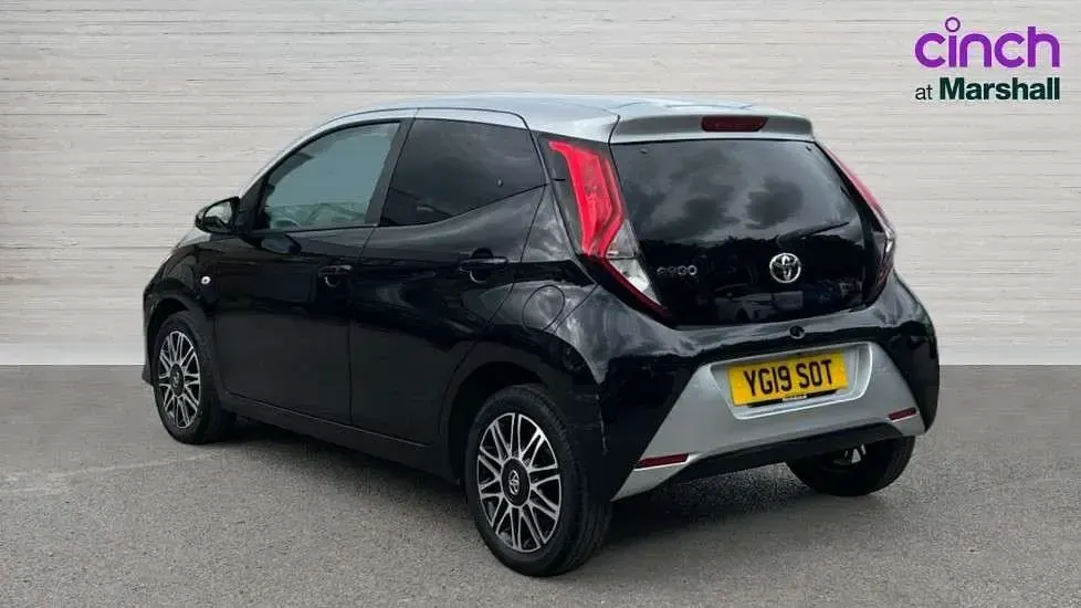 Używany Toyota Aygo X-clusiv 72 KM (52 kW) 2019 Czarny Hatchback