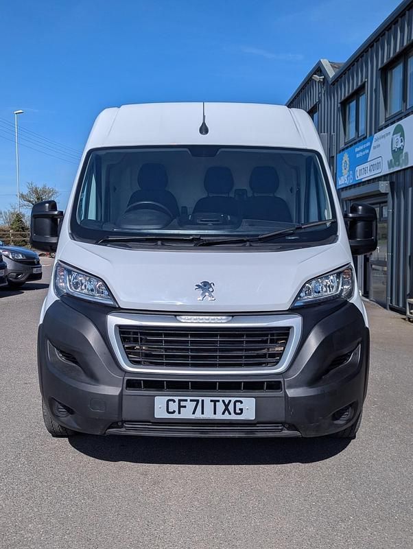 Used Peugeot Boxer 140 HP (102 kW) 2021 White Van