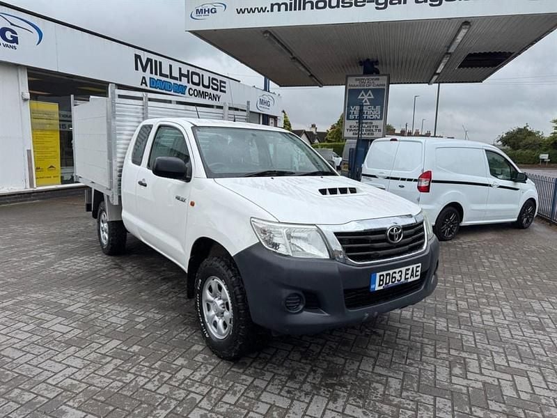 White Used 2013 Toyota HiLux Pickup | £11,999 (Expensive) - Image 1/4