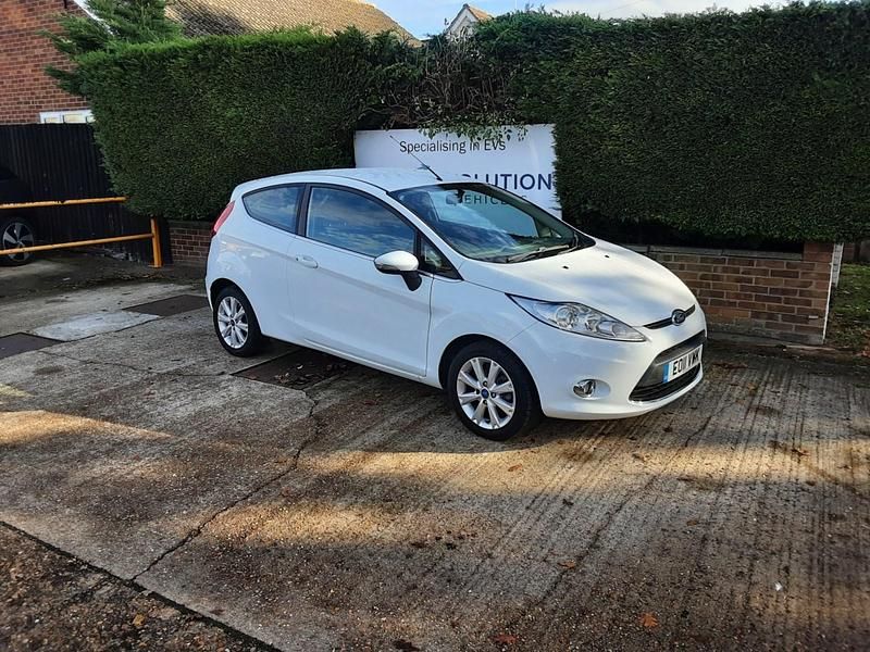 White Used 2011 Ford Fiesta Zetec Hatchback | £3,695 (Fair price) - Image 1/4